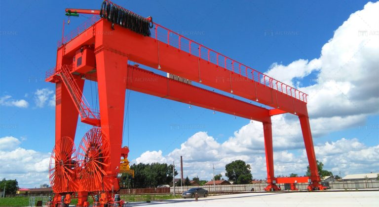 How the Gantry Crane for Container Handling Lifts and Lowers Containers ...