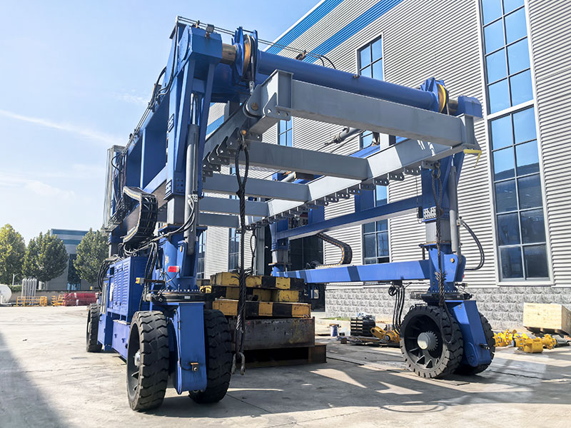 electric straddle carrier crane